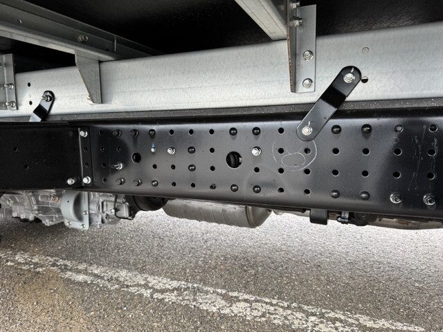 三菱ふそうキャンターアルミバン小型（2t・3t）[写真28]