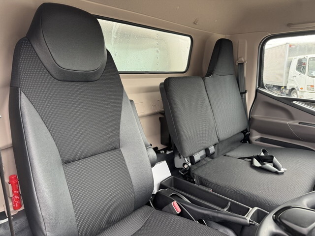 三菱ふそうキャンターアルミバン小型（2t・3t）[写真34]