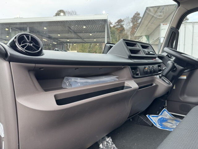 三菱ふそうキャンターアルミバン小型（2t・3t）[写真06]