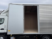 三菱ふそうキャンターアルミバン小型（2t・3t）[写真10]