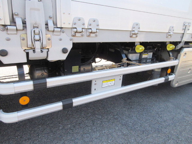 いすゞギガアルミウイング大型（10t）[写真10]