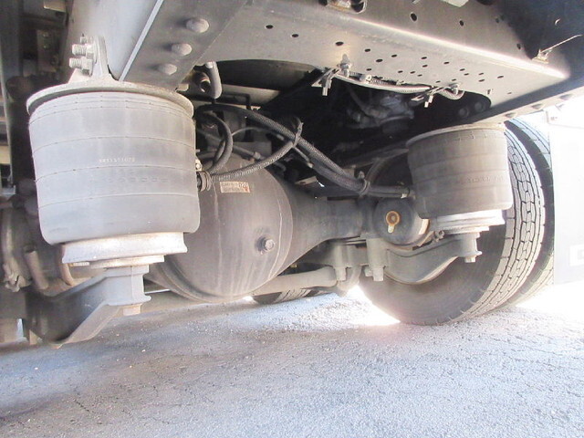 いすゞギガアルミウイング大型（10t）[写真11]