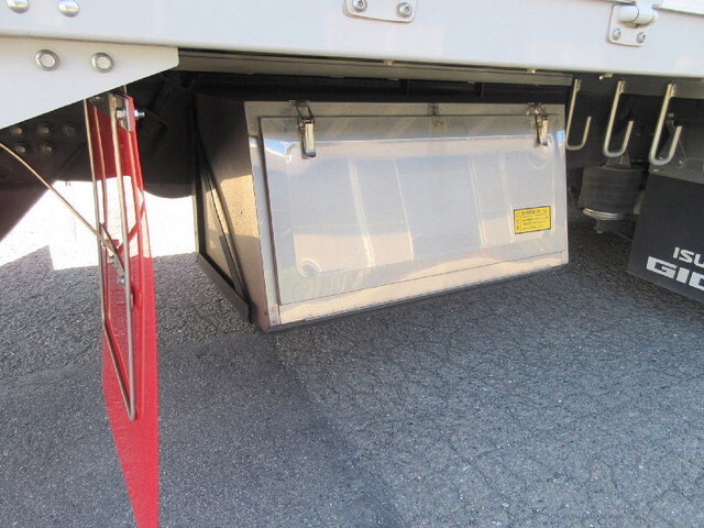 いすゞギガアルミウイング大型（10t）[写真15]