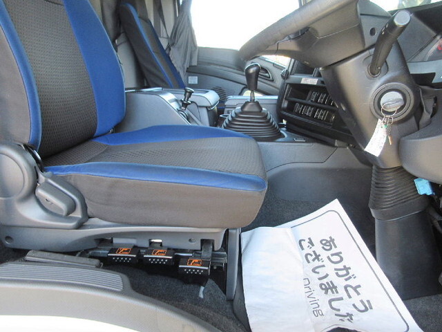 いすゞギガアルミウイング大型（10t）[写真20]