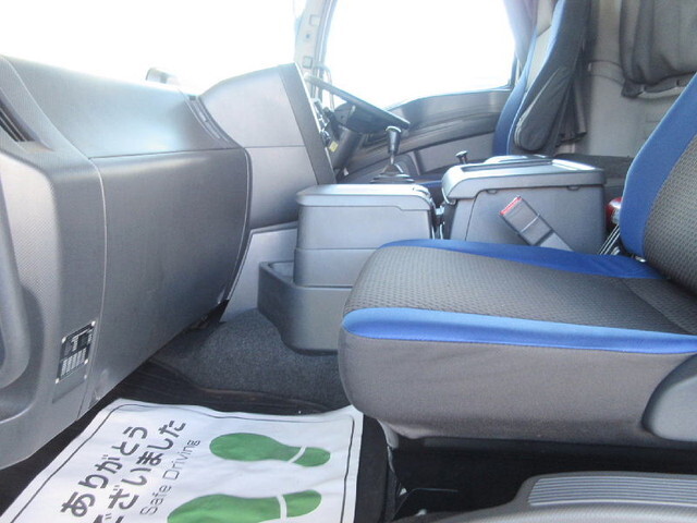 いすゞギガアルミウイング大型（10t）[写真22]