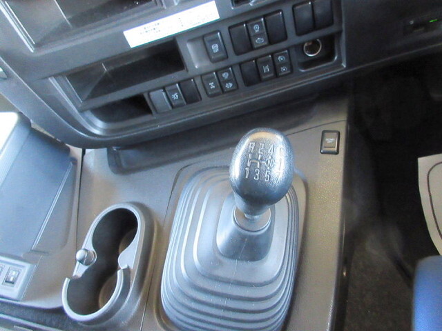 いすゞギガアルミウイング大型（10t）[写真24]