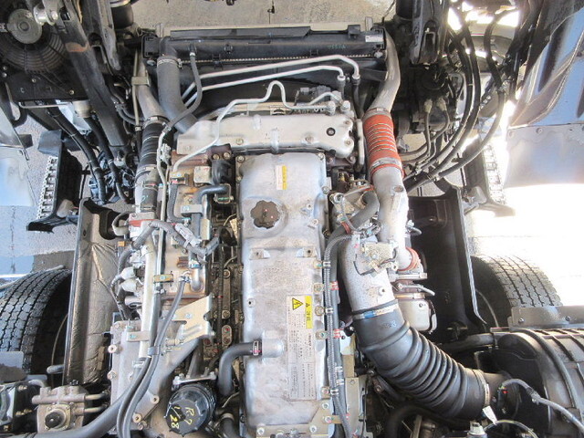 いすゞギガアルミウイング大型（10t）[写真28]