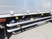 いすゞギガアルミウイング大型（10t）[写真10]