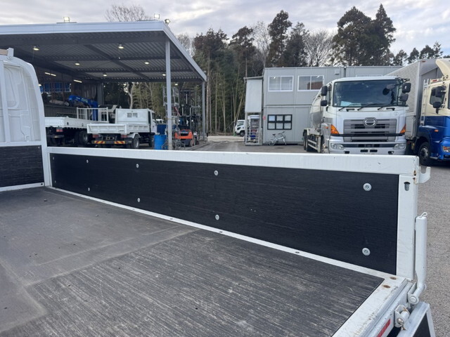 いすゞエルフ平ボディ小型（2t・3t）[写真10]