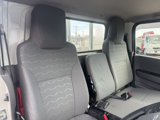 いすゞエルフ平ボディ小型（2t・3t）[写真13]