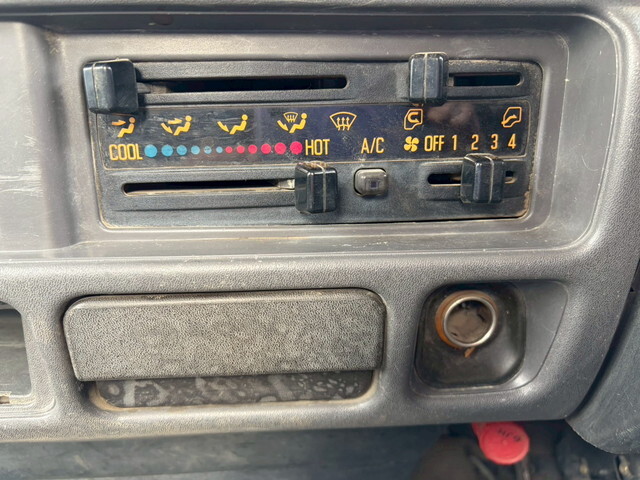 いすゞエルフダンプ小型（2t・3t）[写真32]