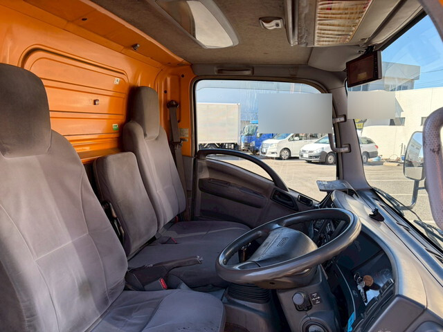 いすゞエルフアルミバン小型（2t・3t）[写真30]