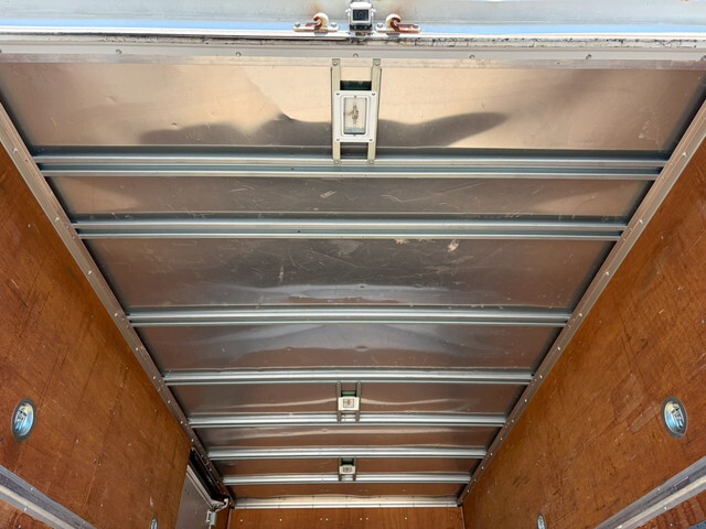 いすゞエルフアルミバン小型（2t・3t）[写真10]