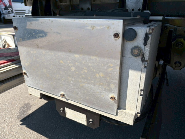 いすゞエルフアルミバン小型（2t・3t）[写真30]