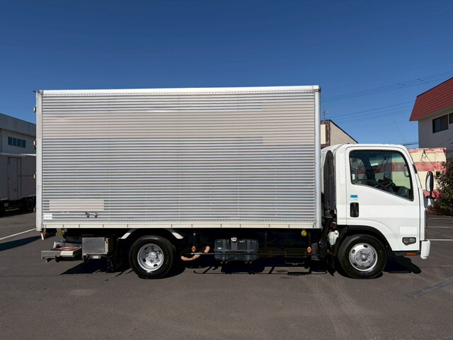 いすゞエルフアルミバン小型（2t・3t）[写真06]