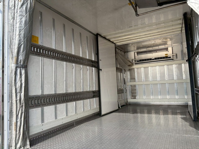 いすゞエルフ冷凍車（冷蔵車）小型（2t・3t）[写真12]