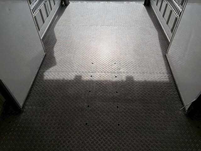 いすゞエルフ冷凍車（冷蔵車）小型（2t・3t）[写真14]