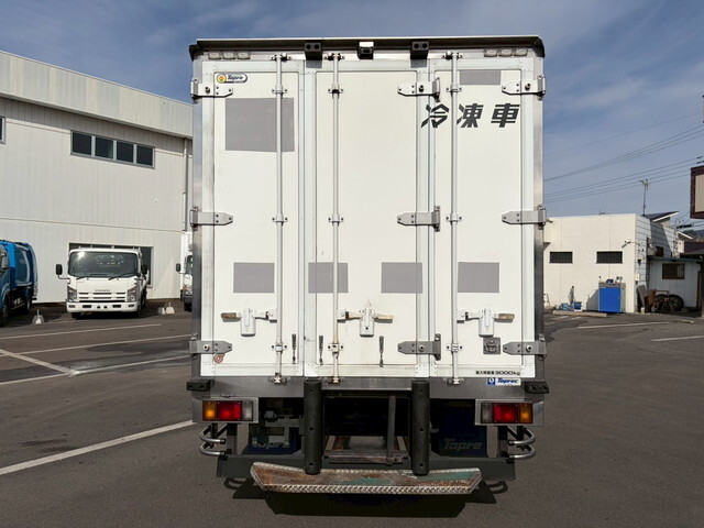 いすゞエルフ冷凍車（冷蔵車）小型（2t・3t）[写真02]