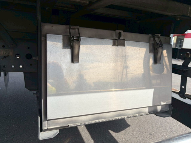 いすゞエルフ冷凍車（冷蔵車）小型（2t・3t）[写真25]