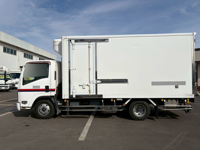 いすゞエルフ冷凍車（冷蔵車）小型（2t・3t）[写真06]