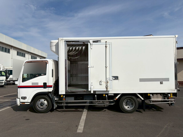 いすゞエルフ冷凍車（冷蔵車）小型（2t・3t）[写真07]
