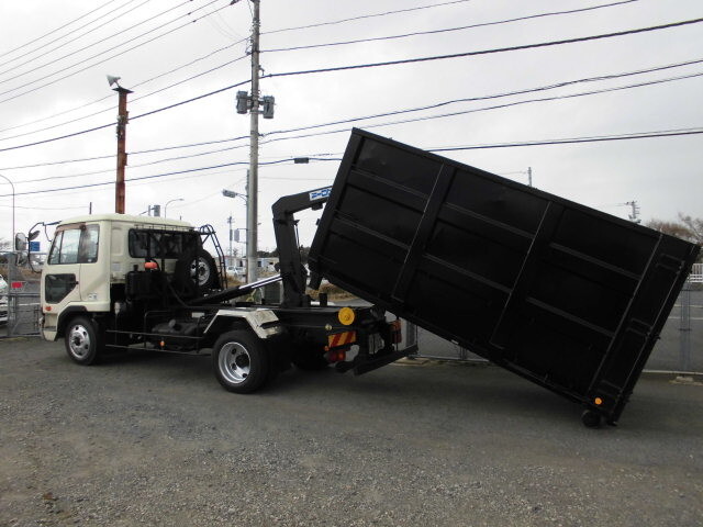 UDトラックスコンドルコンテナ専用車増トン（6t・8t）[写真12]