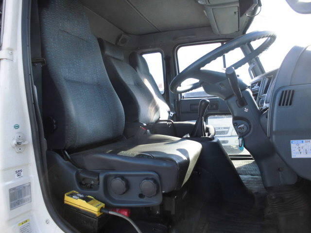 UDトラックスコンドルコンテナ専用車増トン（6t・8t）[写真34]