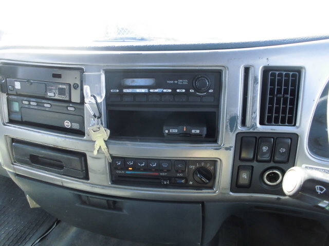 UDトラックスコンドルコンテナ専用車増トン（6t・8t）[写真37]