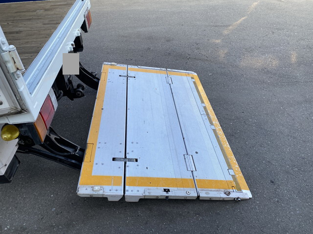 いすゞエルフパネルバン小型（2t・3t）[写真08]