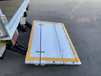 いすゞエルフパネルバン小型（2t・3t）[写真09]