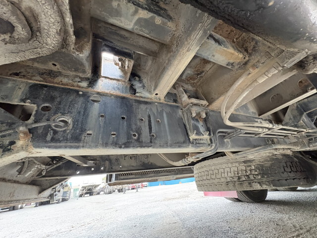 UDトラックスクオンセルフローダー大型（10t）[写真20]