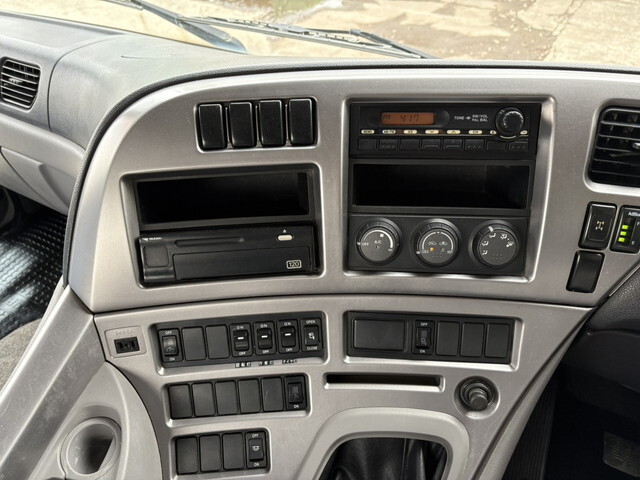 UDトラックスクオンセルフローダー大型（10t）[写真26]