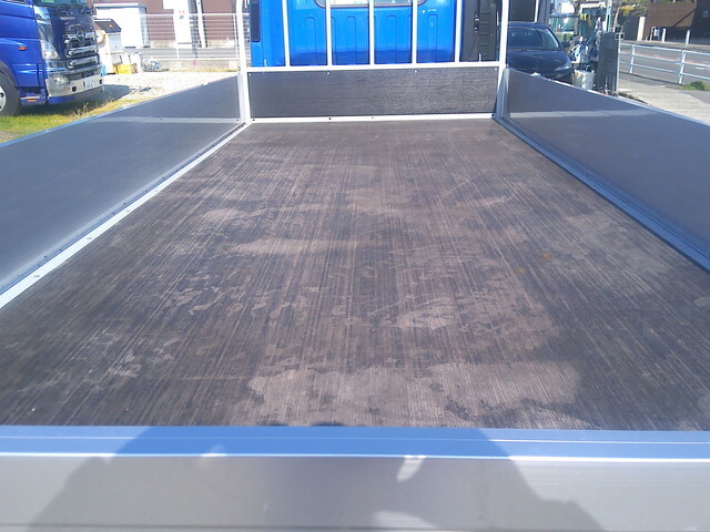 いすゞエルフアルミブロック小型（2t・3t）[写真17]