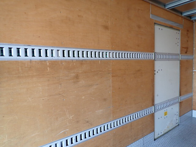 いすゞエルフアルミバン小型（2t・3t）[写真14]