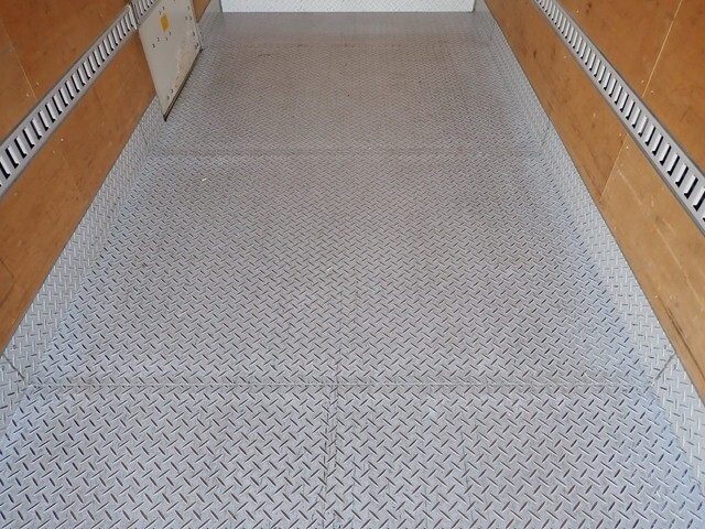 いすゞエルフアルミバン小型（2t・3t）[写真16]