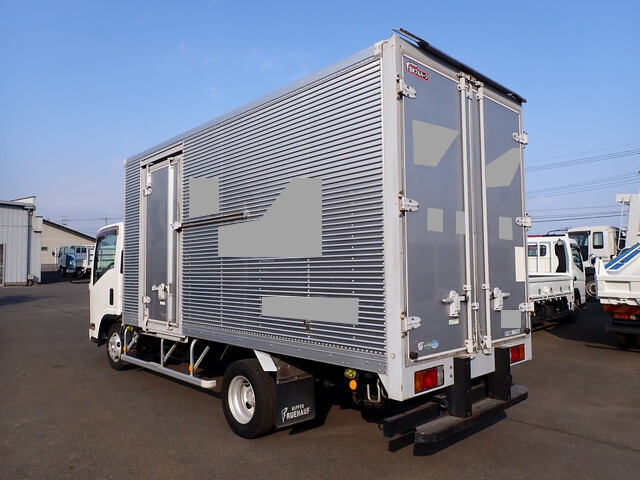 いすゞエルフアルミバン小型（2t・3t）[写真02]