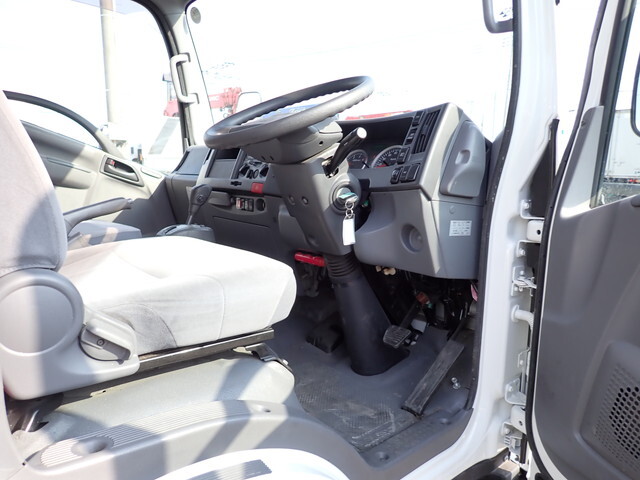 いすゞエルフアルミバン小型（2t・3t）[写真27]