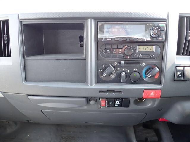 いすゞエルフアルミバン小型（2t・3t）[写真31]