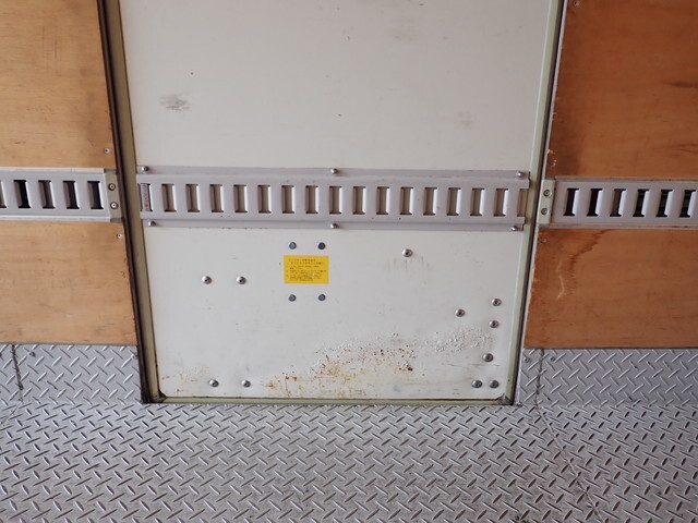 いすゞエルフアルミバン小型（2t・3t）[写真39]