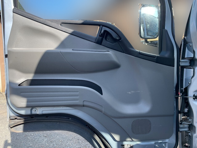 三菱ふそうキャンター平ボディ小型（2t・3t）[写真22]