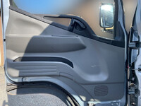 三菱ふそうキャンター平ボディ小型（2t・3t）[写真23]