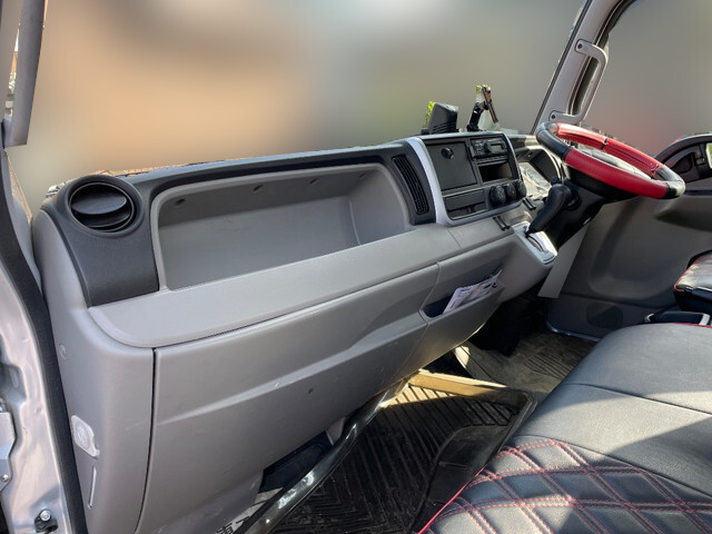 三菱ふそうキャンター平ボディ小型（2t・3t）[写真26]