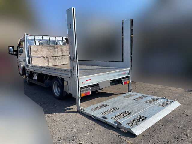 三菱ふそうキャンター平ボディ小型（2t・3t）[写真07]