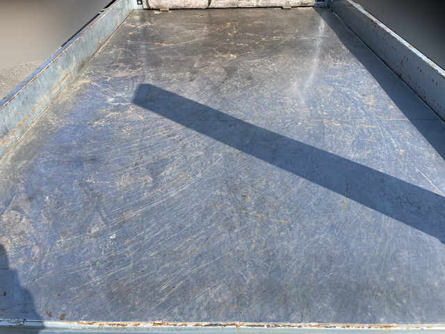 三菱ふそうキャンター平ボディ小型（2t・3t）[写真09]