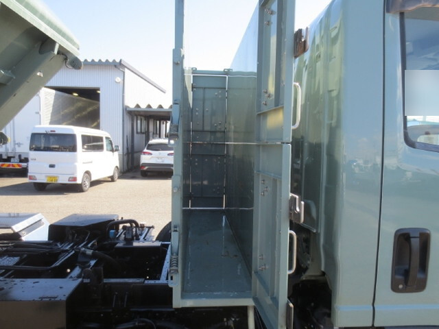 いすゞエルフパッカー車（塵芥車）小型（2t・3t）[写真16]