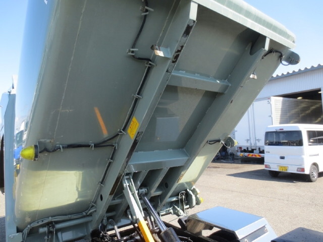 いすゞエルフパッカー車（塵芥車）小型（2t・3t）[写真17]