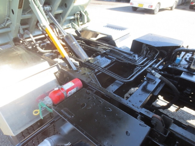 いすゞエルフパッカー車（塵芥車）小型（2t・3t）[写真18]