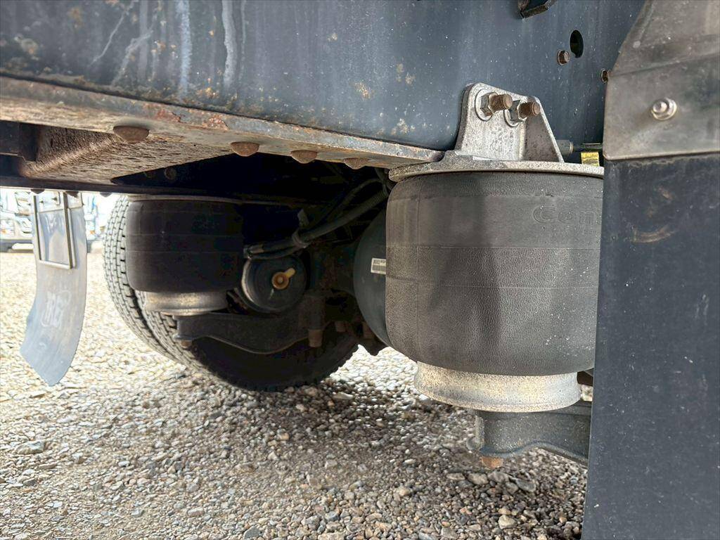 いすゞギガアルミウイング大型（10t）[写真15]