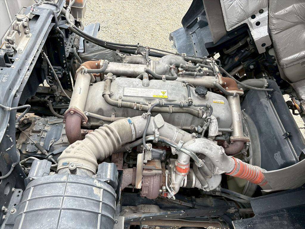 いすゞギガアルミウイング大型（10t）[写真18]