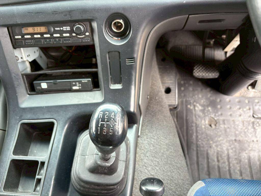 いすゞギガアルミウイング大型（10t）[写真22]